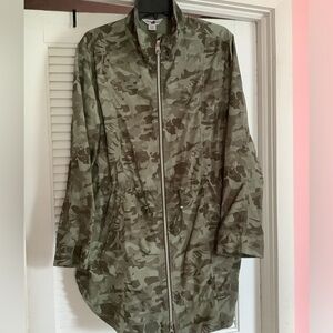 Tommy Bahama Large camo light weight jacket EUC